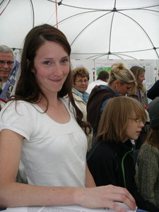 Verena beim Bälle-Aufheben