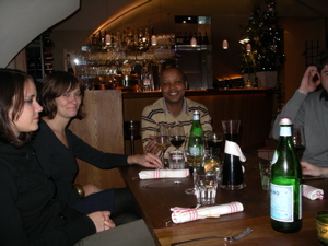Jule, Susanne, Negusse & Dominic's Ohr